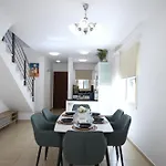 Holiday home Elysia Park 14 - Modern 2br - Pool & Fitness- Paphos