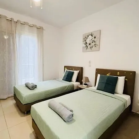 Elysia Park 14 - Modern 2br - Pool & Fitness- Hébergement de vacances Paphos