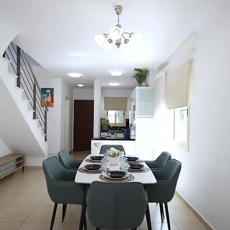 Prázdninový dům Elysia Park 14 - Modern 2br - Pool & Fitness- Paphos