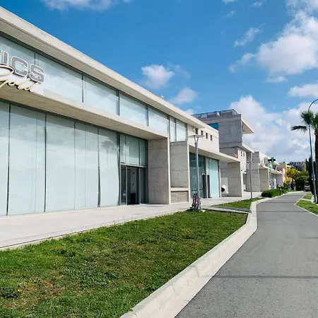 Elysia Park 14 - Modern 2br - Pool & Fitness- Case de vacanță Paphos