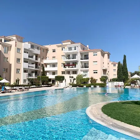 Elysia Park 14 - Modern 2br - Pool & Fitness- Case de vacanță Paphos