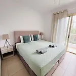 Feriehus Elysia Park 14 - Modern 2br - Pool & Fitness- Paphos
