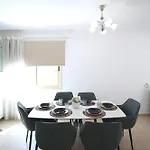 Feriehus Elysia Park 14 - Modern 2br - Pool & Fitness- Paphos
